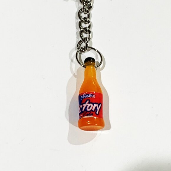 Fallout 4 Nuka Cola Victory Bottle Keychain - 3.5inch Gaming Keychain - Picture 5 of 11